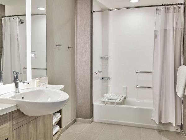 SpringHill Suites by Marriott Chicago Chinatown : photo 6 de la chambre suite lit king-size avec lit gigogne