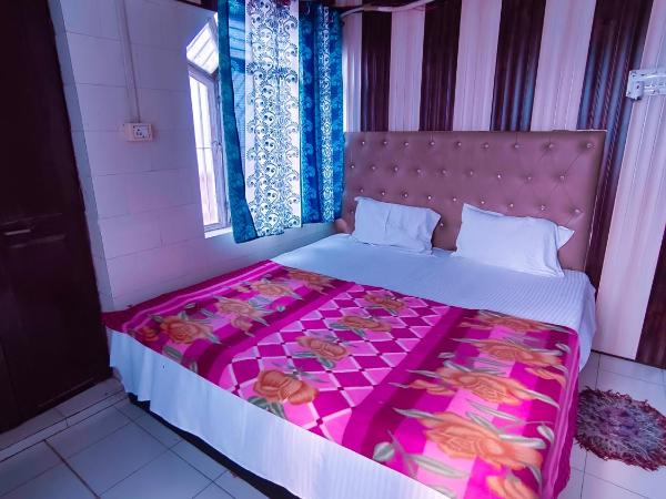 Hotel India inn : photo 7 de la chambre chambre double avec balcon (2 adultes + 1 enfant)