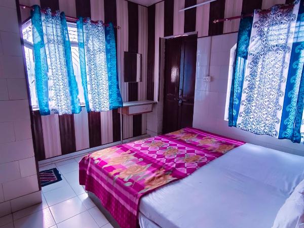 Hotel India inn : photo 6 de la chambre chambre double avec balcon (2 adultes + 1 enfant)