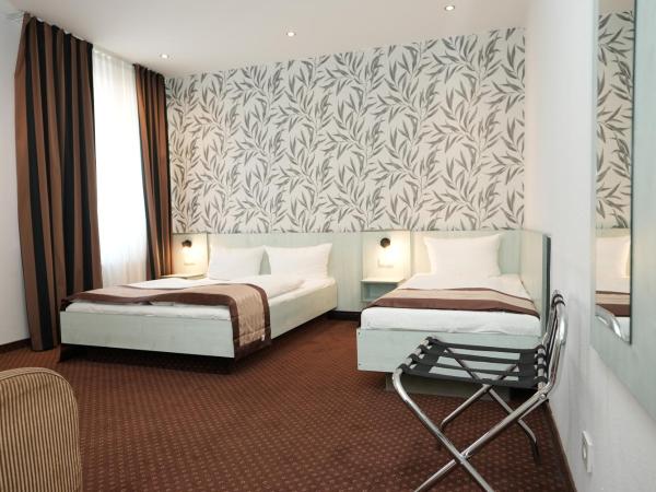 Hotel Attaché an der Messe : photo 7 de la chambre chambre triple