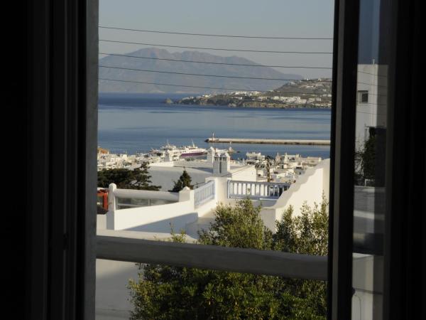 Andriani's Guest House : photo 1 de la chambre chambre double deluxe avec balcon - vue sur mer