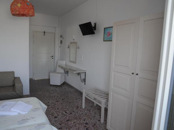 Andriani's Guest House : photo 9 de la chambre chambre double ou lits jumeaux avec balcon