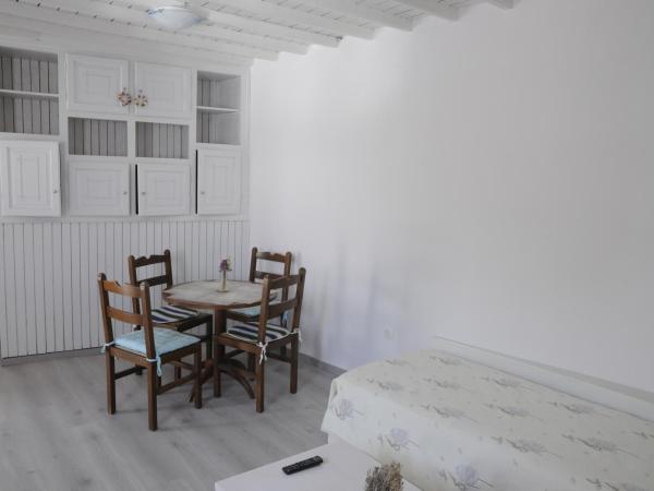 Andriani's Guest House : photo 2 de la chambre appartement (4 adultes)