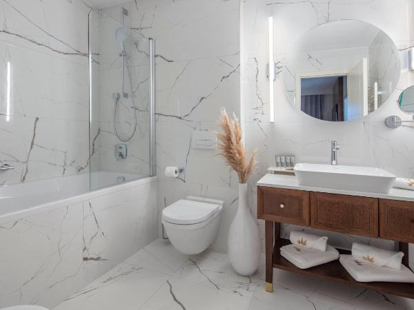 Royal Neptun Hotel : photo 1 de la chambre chambre de luxe avec balcon - vue mer