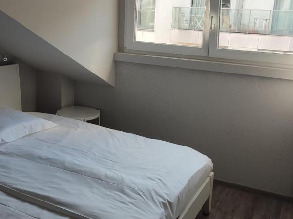 Hotel Bristol : photo 3 de la chambre chambre familiale avec salle de bains commune