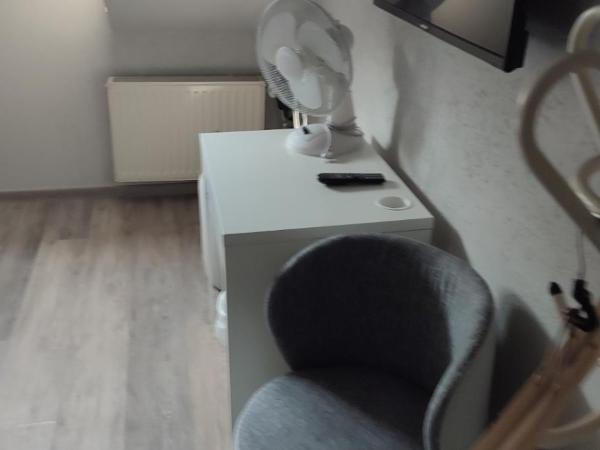 Hotel Bristol : photo 5 de la chambre chambre familiale avec salle de bains commune