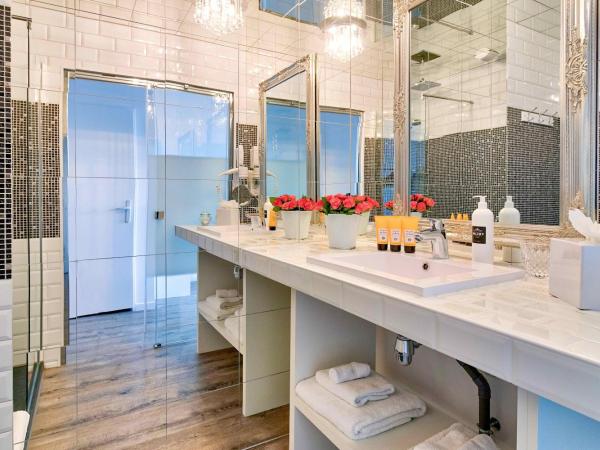 Belfry & Spa by Ligne St Barth : photo 4 de la chambre chambre lit king-size avec accès gratuit au spa - vue sur sanctuaire 