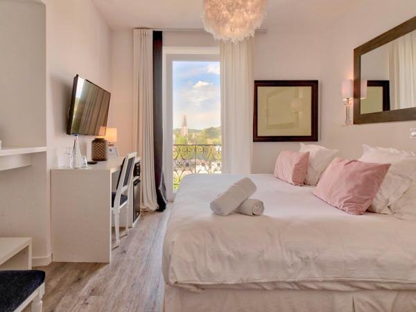 Belfry & Spa by Ligne St Barth : photo 2 de la chambre chambre lit king-size avec balcon et accès gratuit au spa - vue sur sanctuaire 