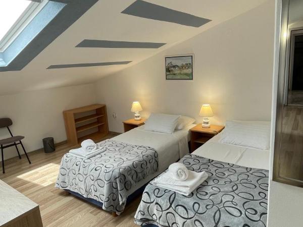 Apartmans and Rooms Madunic I : photo 3 de la chambre appartement avec terrasse