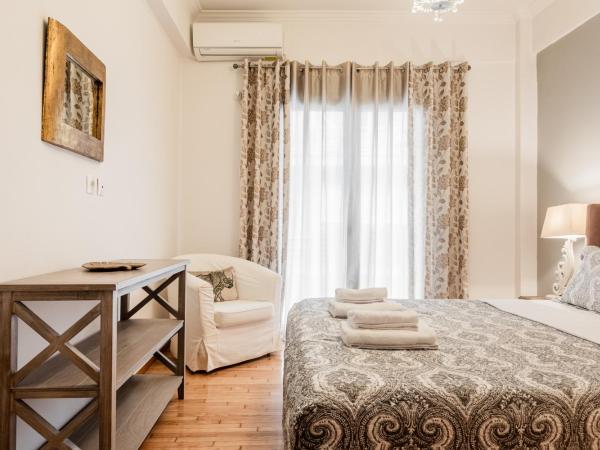 Nicholas Point Apartments and Rooms : photo 5 de la chambre appartement avec balcon