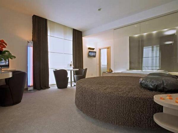 Card International Hotel : photo 9 de la chambre suite de luxe avec baignoire spa