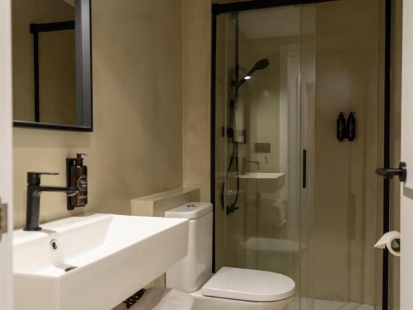 Hostal Boutique Es Menut : photo 10 de la chambre chambre quadruple avec balcon 