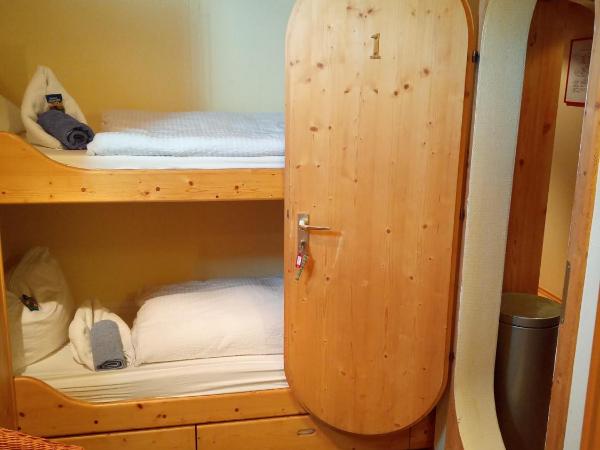 Küstenmotorschiff Aventura : photo 2 de la chambre chambre double avec salle de bains privative