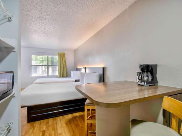 Studio 6-San Antonio, TX - Six Flags : photo 3 de la chambre chambre 2 lits queen-size - non-fumeurs