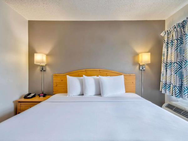 Studio 6-San Antonio, TX - Six Flags : photo 1 de la chambre suite deluxe avec lit king-size