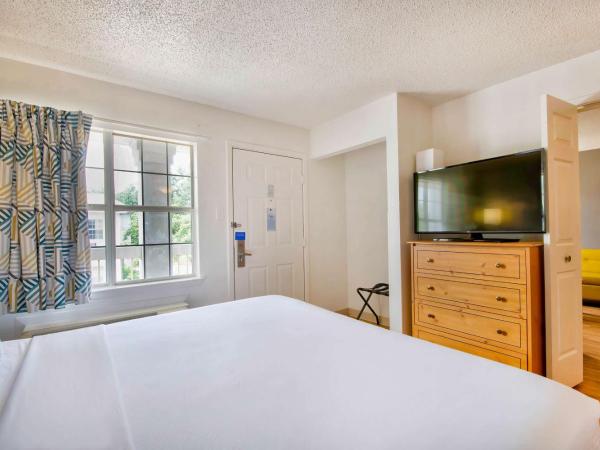 Studio 6-San Antonio, TX - Six Flags : photo 2 de la chambre suite deluxe avec lit king-size