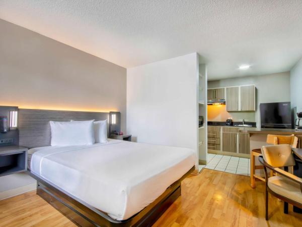 Studio 6-San Antonio, TX - Six Flags : photo 1 de la chambre chambre lit queen-size - non-fumeurs