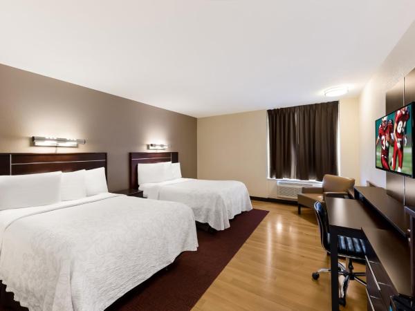 Red Roof Inn PLUS+ Columbus Downtown - Convention Center : photo 1 de la chambre chambre deluxe avec 2 lits doubles - non-fumeurs