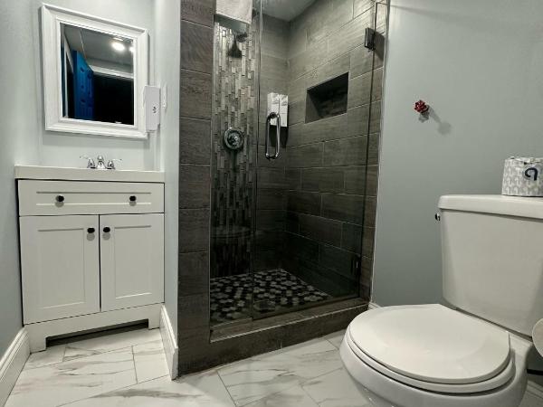 Red Roof PLUS & Suites Virginia Beach - Seaside : photo 9 de la chambre chambre lit king-size supérieure avec cuisine - non-fumeurs