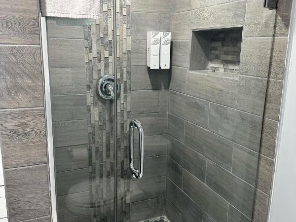 Red Roof PLUS & Suites Virginia Beach - Seaside : photo 8 de la chambre chambre lit king-size supérieure avec cuisine - non-fumeurs