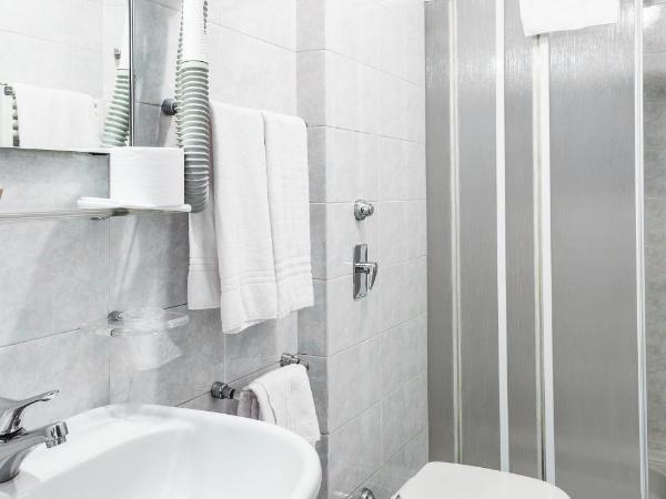 Hotel Des Etrangers : photo 10 de la chambre chambre triple