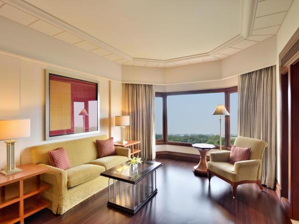 Hyderabad Marriott Hotel & Convention Centre : photo 1 de la chambre deluxe suite lake view with bathtub