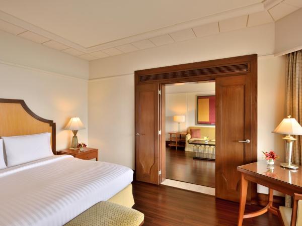 Hyderabad Marriott Hotel & Convention Centre : photo 2 de la chambre deluxe suite lake view with bathtub