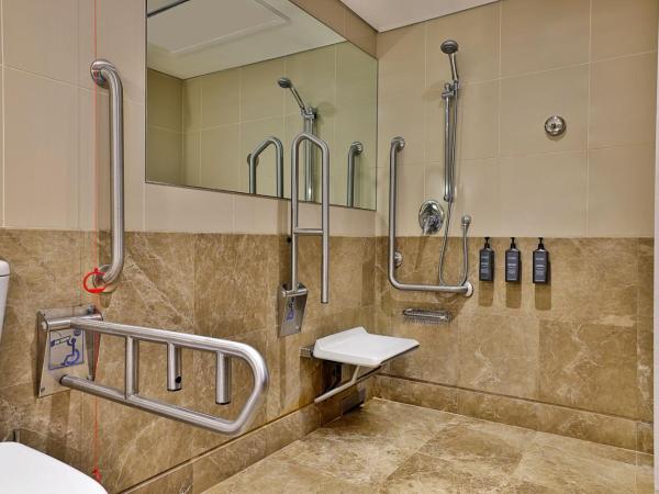 Sheraton Dubai Creek Hotel & Towers : photo 10 de la chambre chambre lit king-size deluxe - vue sur crique