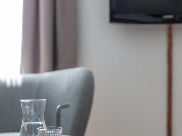 Alpenblick Bern - kind of a hotel : photo 6 de la chambre chambre familiale avec douche