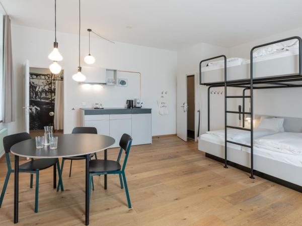 Alpenblick Bern - kind of a hotel : photo 3 de la chambre chambre familiale avec douche