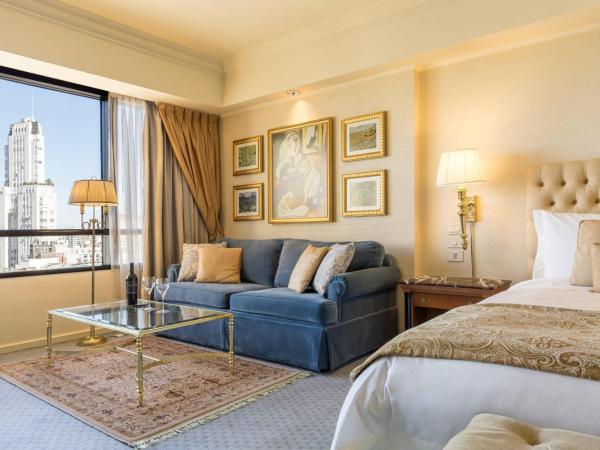 Park Tower, A Luxury Collection Hotel, Buenos Aires : photo 1 de la chambre grande chambre lit king-size de luxe avec vue sur la ville