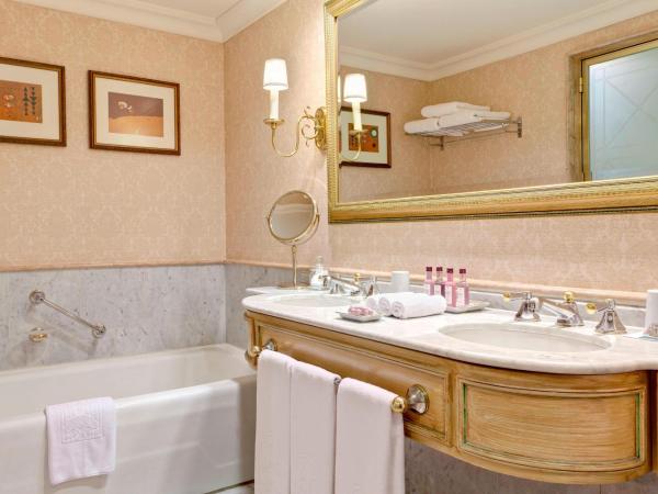 Park Tower, A Luxury Collection Hotel, Buenos Aires : photo 4 de la chambre grande chambre lit king-size de luxe avec vue sur la ville