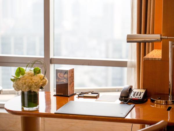The Westin Nanjing Xuanwu Lake : photo 2 de la chambre chambre de luxe avec 1 lit king-size - vue sur lac