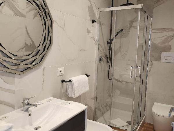 B&B Mini Hotel Incity-close train station and port- : photo 1 de la chambre chambre triple standard - vue sur mer