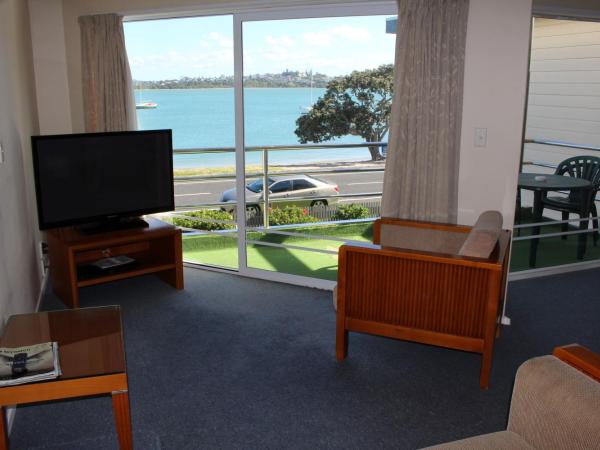 Bucklands Beach Waterfront Motel : photo 1 de la chambre suite 1 chambre avec mezzanine - vue sur mer - dernier Étage