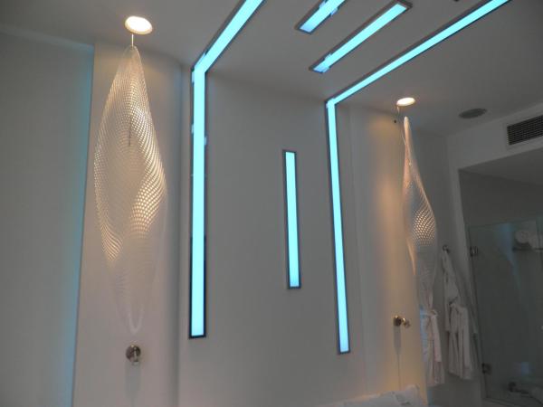 Andromeda Hotel Thessaloniki : photo 6 de la chambre suite avec baignoire spa