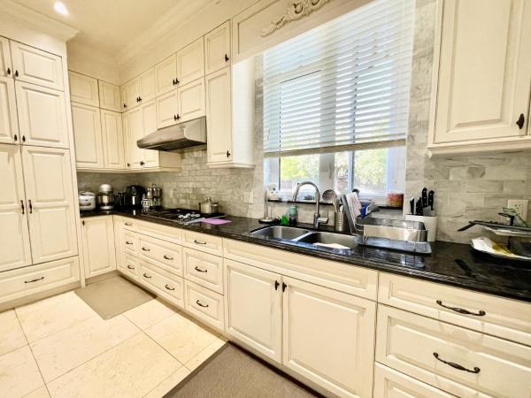 Vancouver Luxury Guest House : photo 6 de la chambre chambre double deluxe avec lit d'appoint