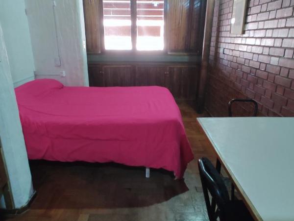 OlasHostel : photo 9 de la chambre chambre quadruple avec salle de bains commune