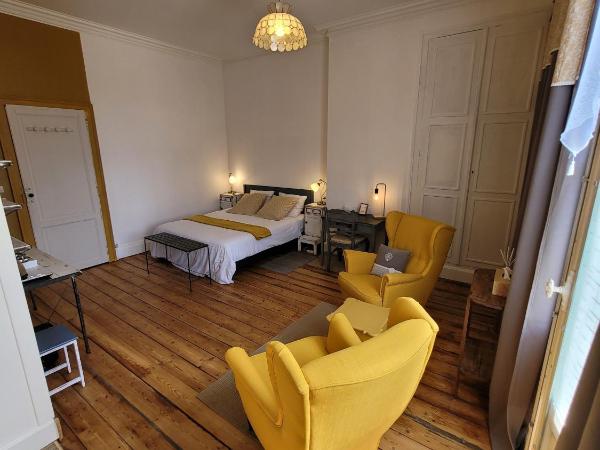 Madeleine Bergerac : photo 9 de la chambre chambre double avec salle de bains privative