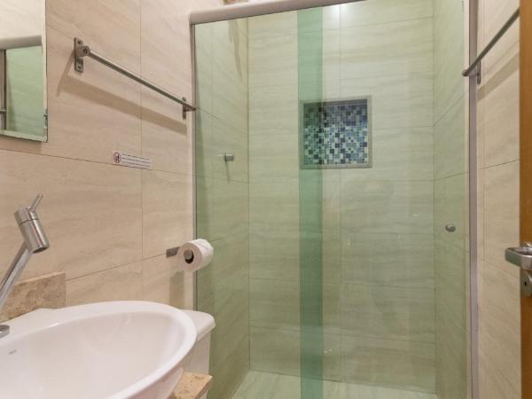 HMG Rio Suítes : photo 4 de la chambre chambre familiale avec salle de bains privative