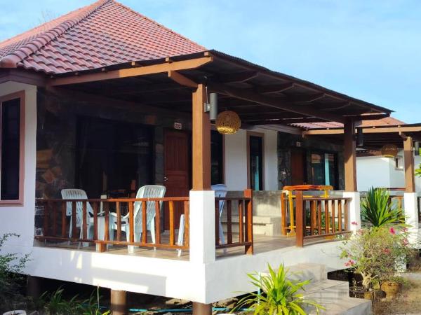 D.R. Lanta Bay Resort : photo 2 de la chambre bungalow - vue sur jardin