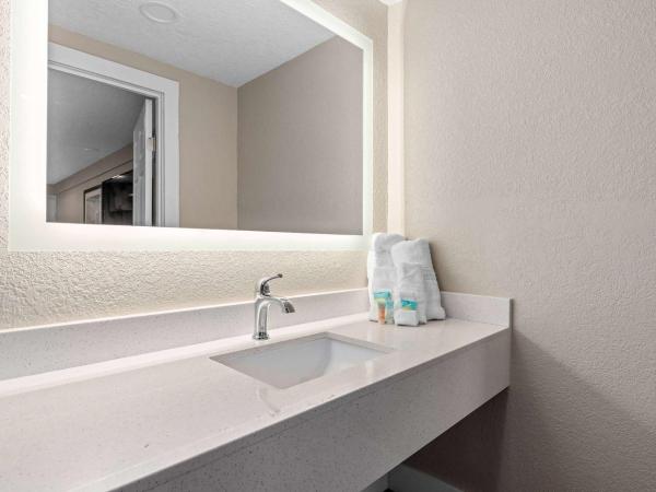 Travelodge by Wyndham Kissimmee Orlando : photo 4 de la chambre chambre lit king-size - non-fumeurs