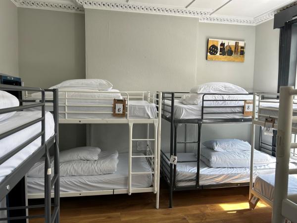 Lagan Backpackers : photo 1 de la chambre lit dans dortoir mixte de 12 lits