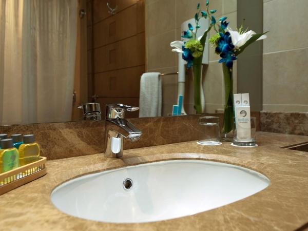 Marina Byblos Hotel : photo 10 de la chambre executive room - includes 20% off in captain’s table & nell gwynne