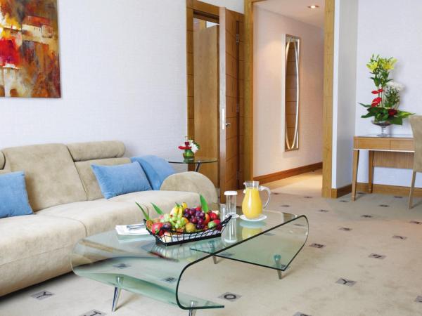 Marina Byblos Hotel : photo 3 de la chambre junior suite - includes 20% off in captain’s table & nell gwynne & redeemable aed 50 voucher for arena shisha terrace