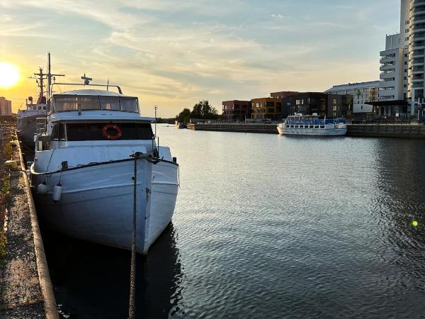 Houseboat Crescendo, a Floating Experience : photo 1 de la chambre mobile home