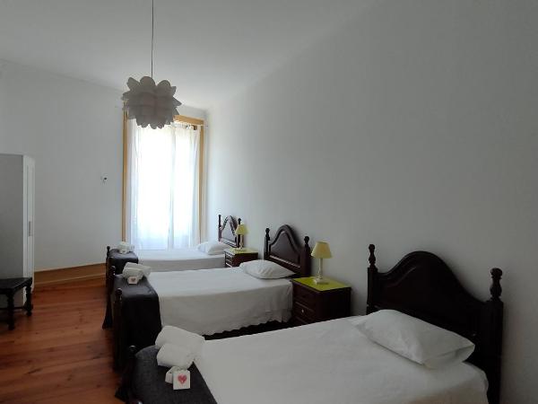 A Vianesa - Guest House : photo 4 de la chambre chambre triple avec salle de bains commune