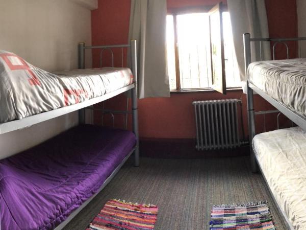 Italia Inn Hostel : photo 1 de la chambre chambre quadruple avec salle de bains privative