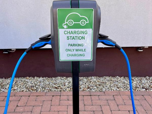 Boutique Hotel & Event Center : photo 5 de la chambre chambre lits jumeaux pour personnes à mobilité réduite