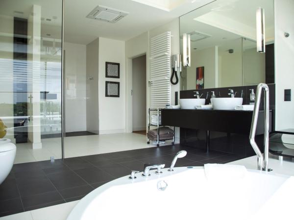 Sanatorium Uzdrowiskowe Bałtyk : photo 5 de la chambre suite 1 chambre - vue sur ville